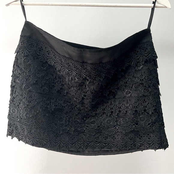 Sans Souci black lace mini skirt - Picture 1 of 5